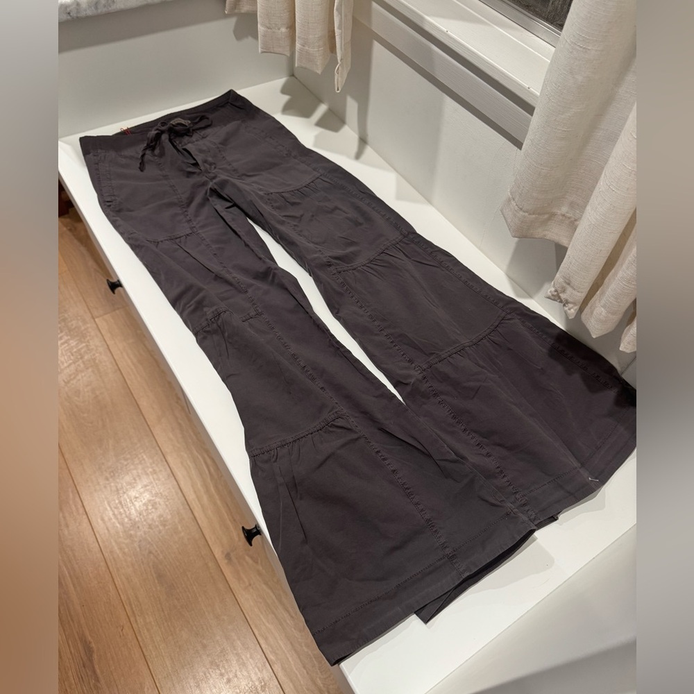 Dark gray very soft bell bottom chino pants. NWT sz xs